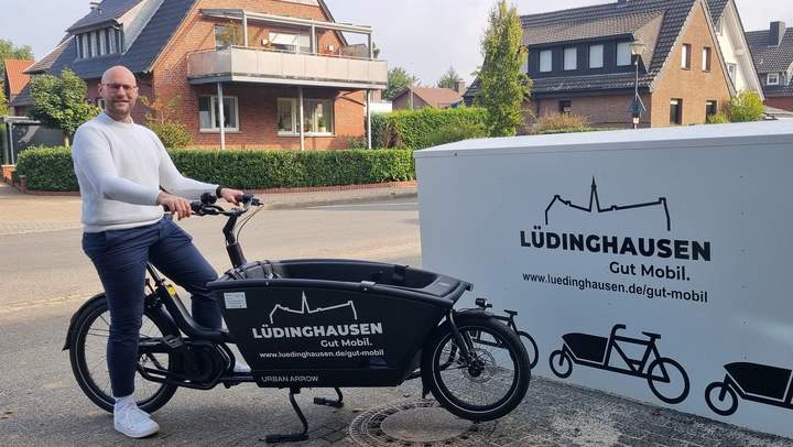 Wirtschaftsförderer auf dem Lastenrad