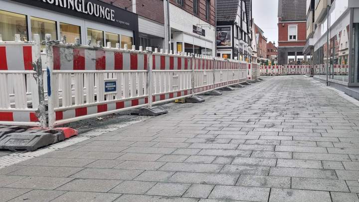 Bauarbeiten auf der Straße