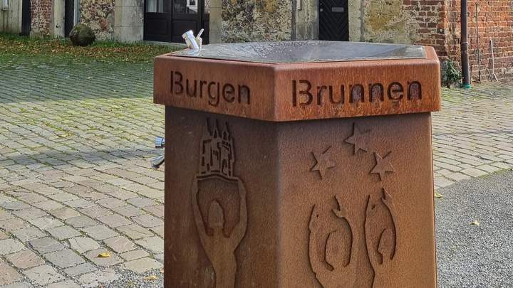 Trinkbrunnen an der Burg