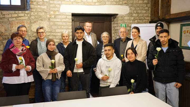 Gruppenbild der Klasse mit Lehrer
