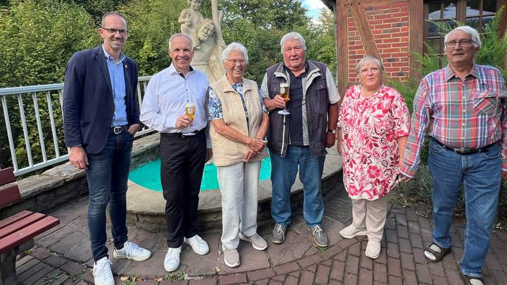 Brunnen wird eingeweiht