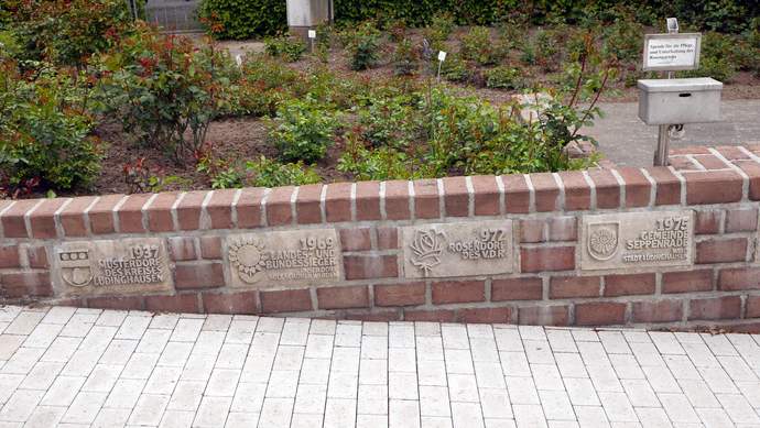 Tafeln im Rosengarten Rosengarten, Eingang