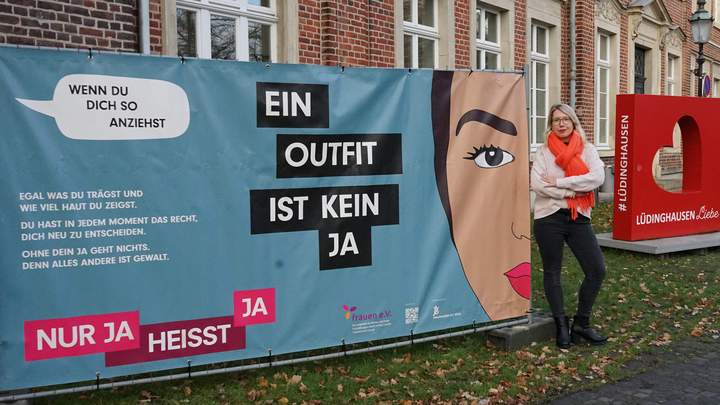Gleichstellungsbeauftragte vor Banner