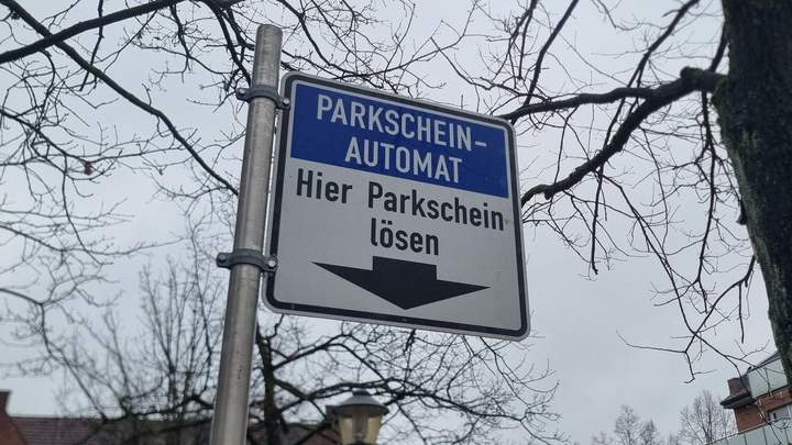 Schild für den Parkscheinautomat
