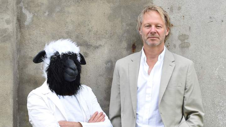 Mensch mit Schaf