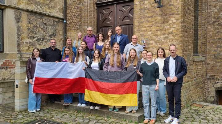 Bürgermeister Mertens begrüßte die Austauschülerinnen aus Nysa auf der Burg Lüdinghausen.