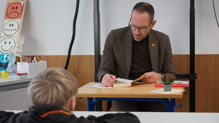 Ansgar Mertens beim Lesen